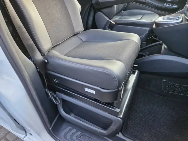 Mercedes-Benz 250 view 12