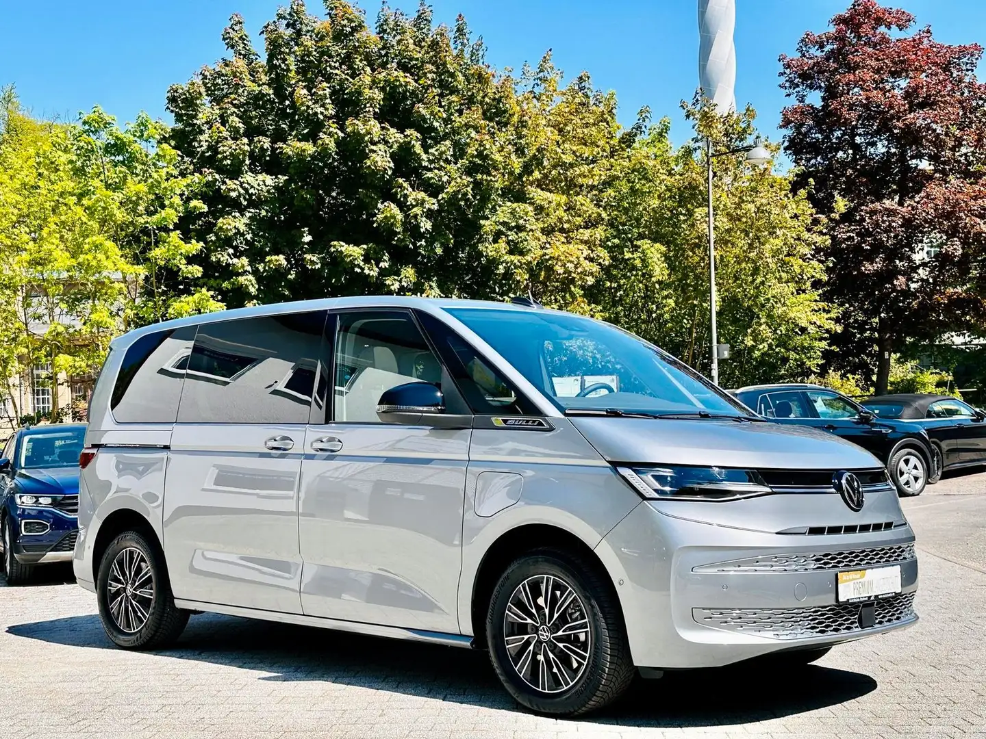 Volkswagen T7 Multivan 1.4 TSI e-Hybrid Life PDach AHK Kam Argent - 2