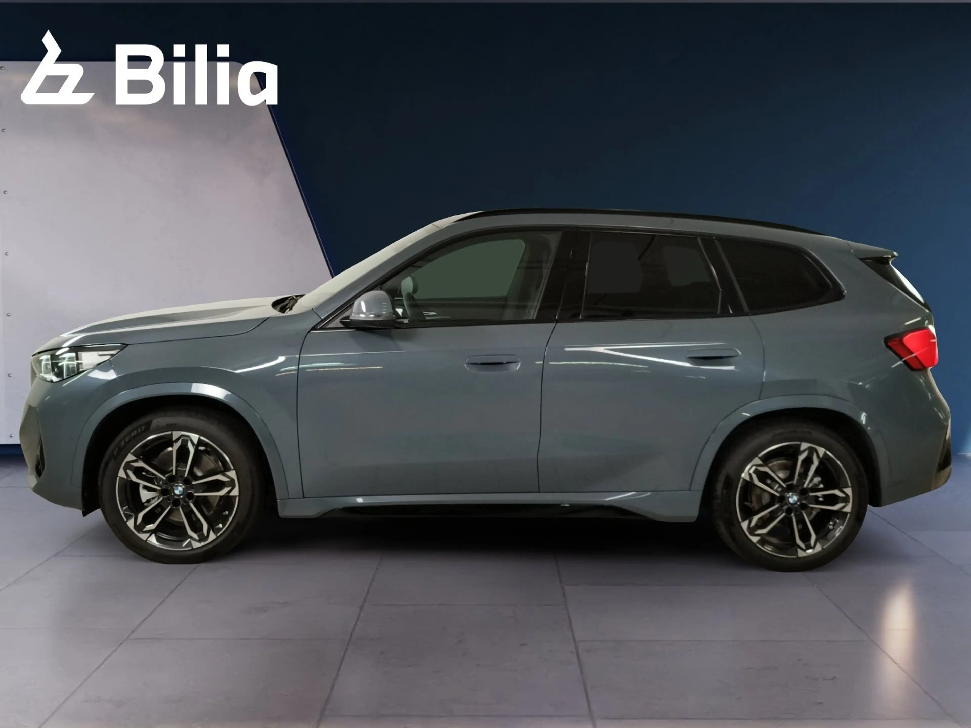 BMW iX1 xDrive30 Head-Up HK HiFi DAB — photo 10
