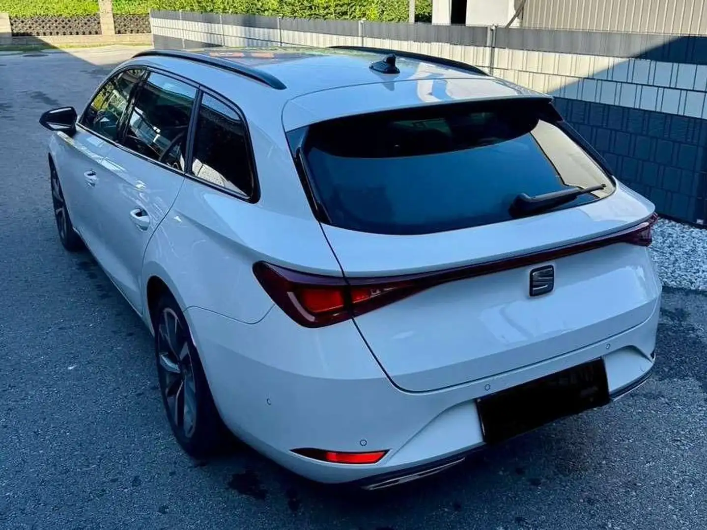 SEAT Leon e-Hybrid SP FR eHybrid 150/204 Bílá - 2