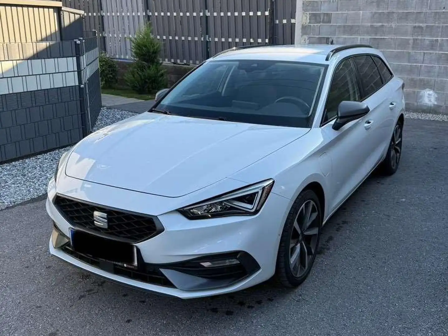 SEAT Leon e-Hybrid SP FR eHybrid 150/204 Bílá - 1