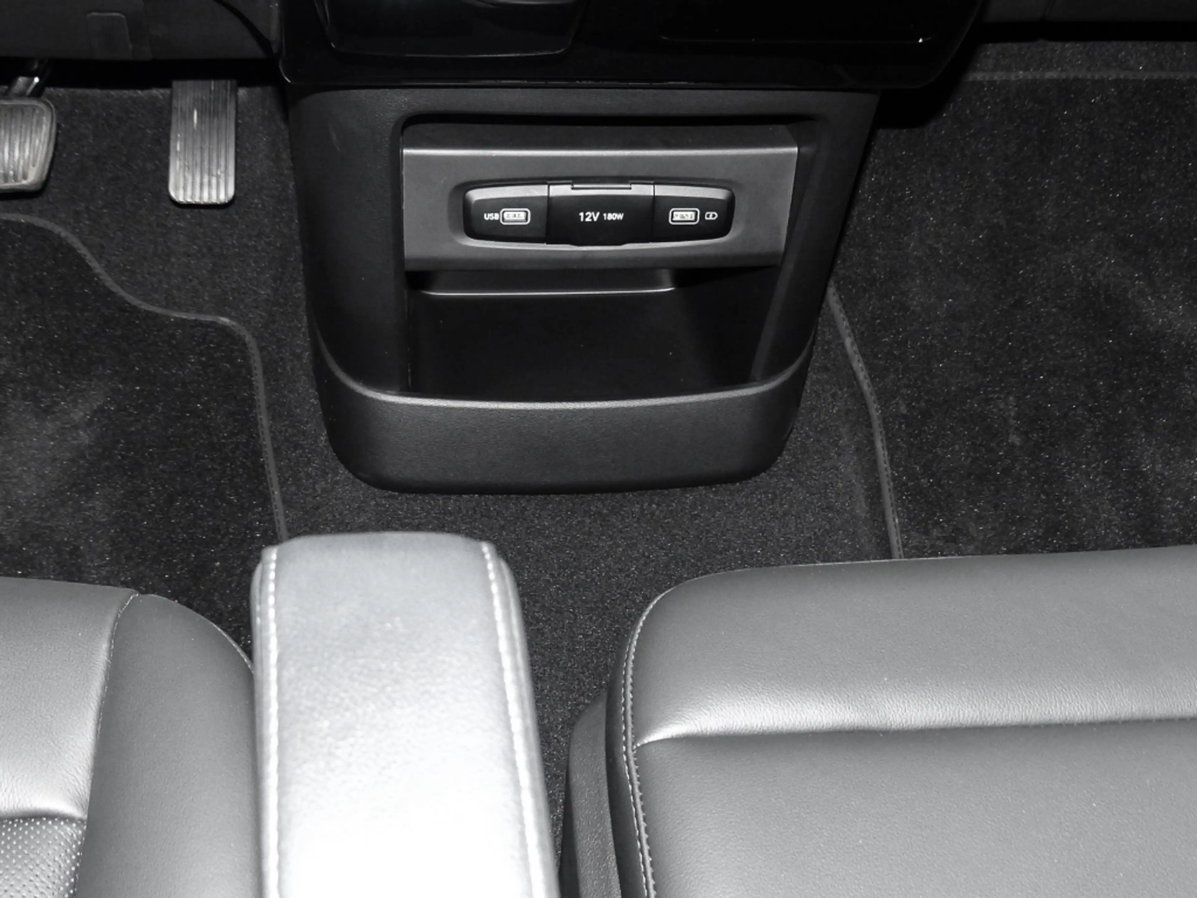 Hyundai STARIA Prime CRDi Panorama Schiebedach Navi Leder Digital — photo 11