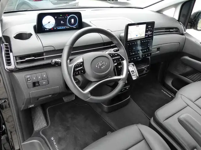 Hyundai Staria view 5