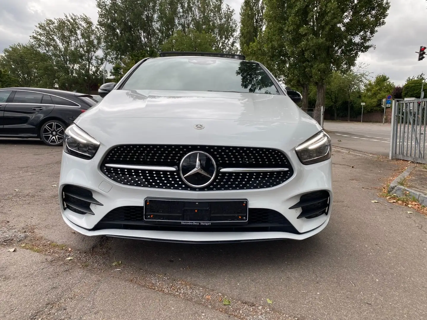 Mercedes-Benz B 250 e *AMG/Pano/Distr/AHK/Night/Multibeam/Augm Alb - 1
