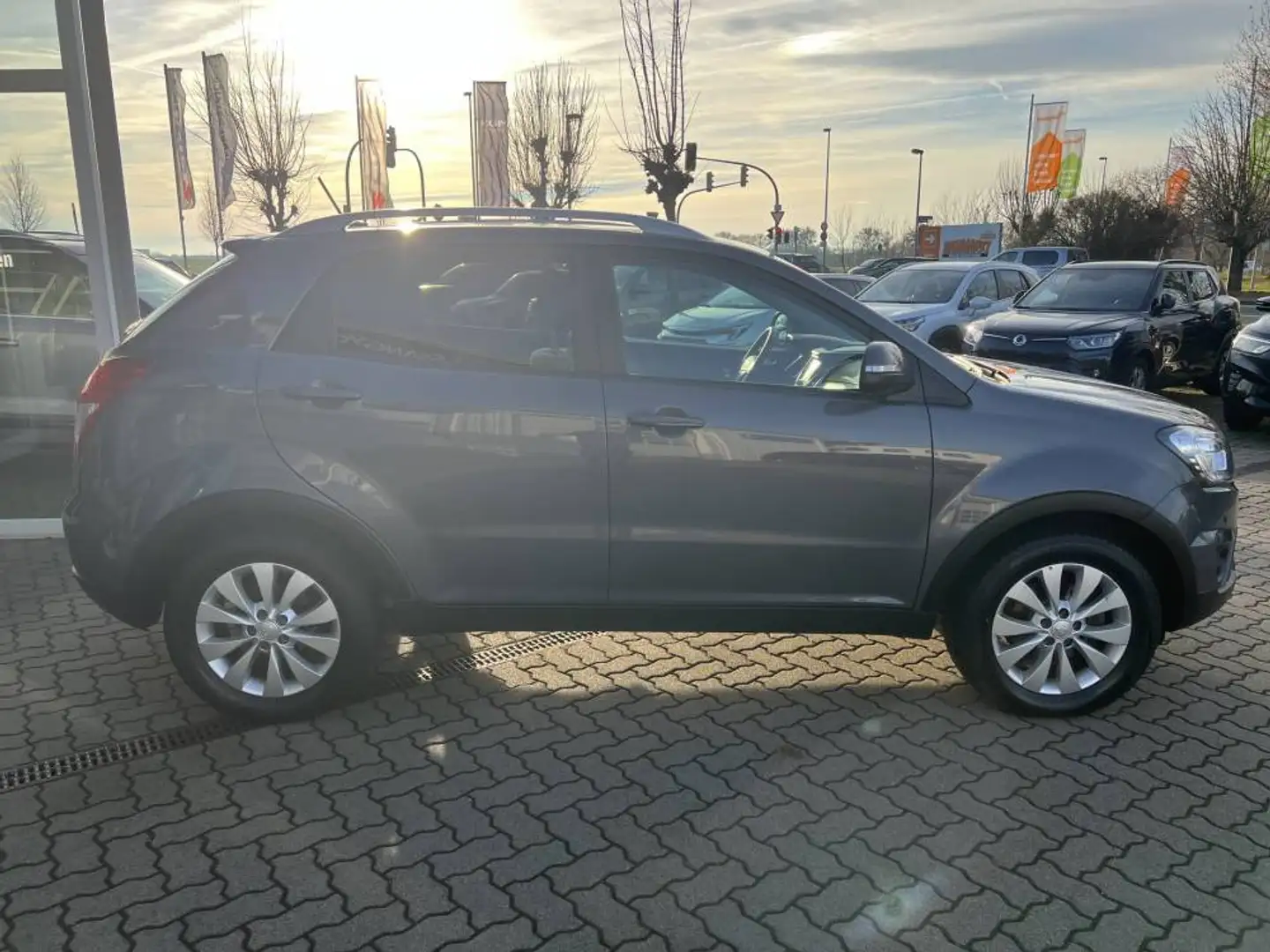 SsangYong Korando 2,2 Quartz Automatik Navigation Kamera Grau - 2