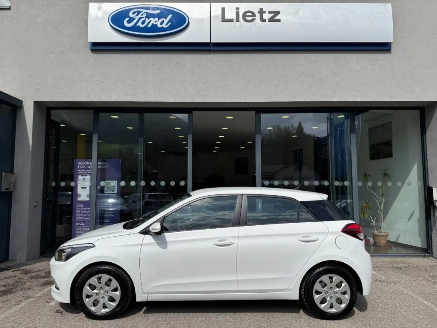Hyundai i20 Life 1,2i Weiß - 1