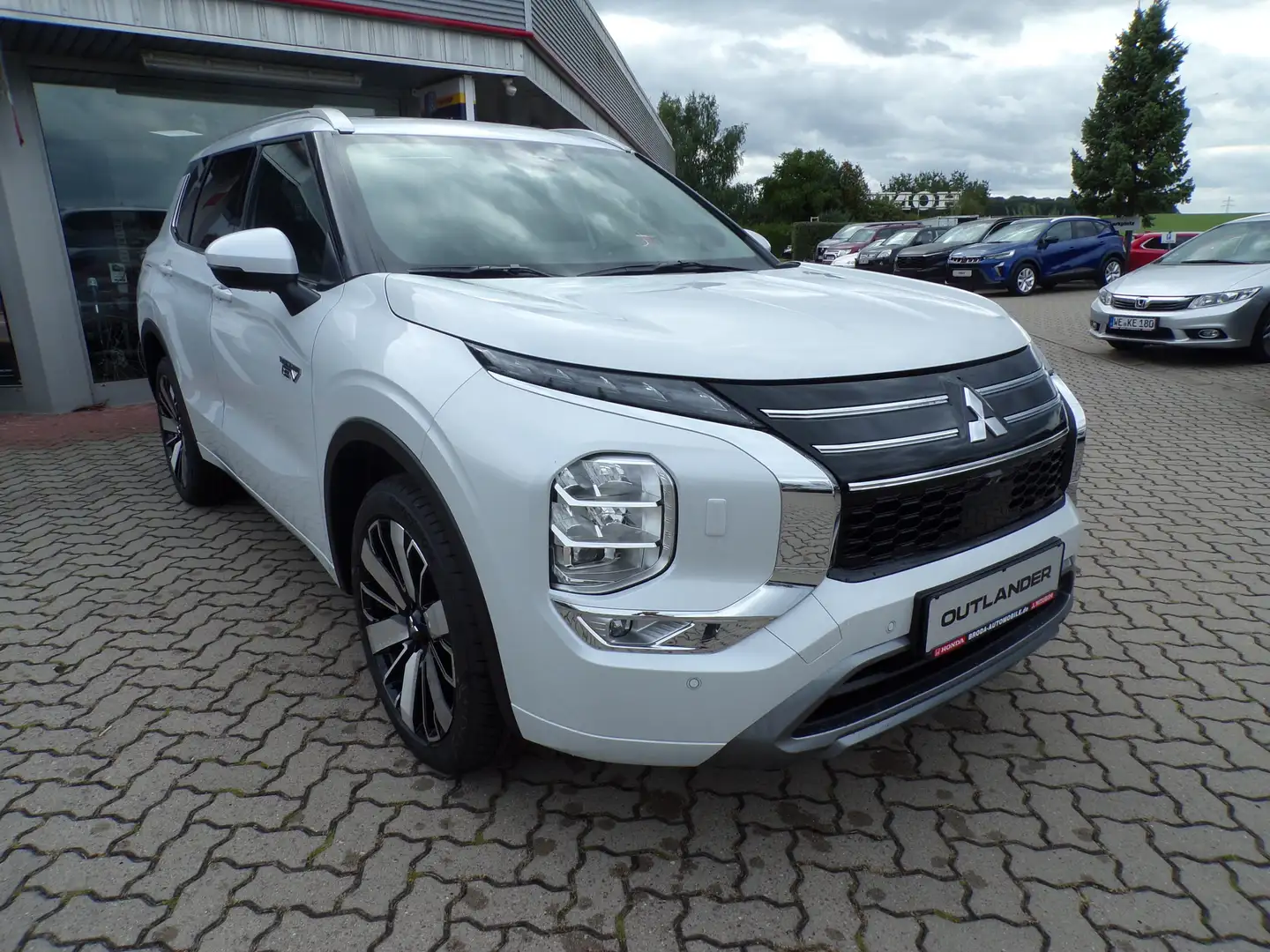 Mitsubishi Outlander Outlander 2.4 4WD Plug-In Hybrid Top Weiß - 2