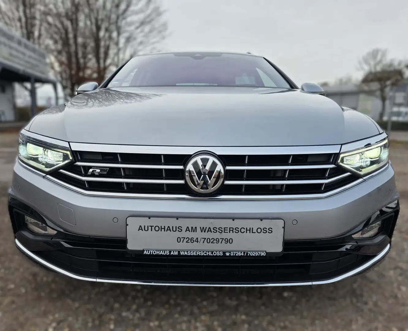 Volkswagen Passat Variant Passat Var 2.0 TDI 3x R-Line Matrix/ACC/Pano/AHK Silber - 2
