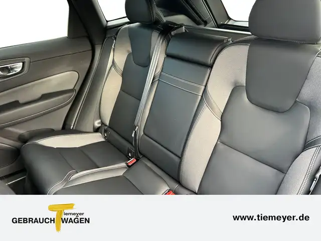 Volvo XC60 view 11