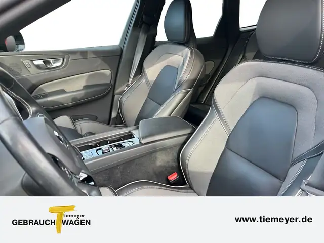 Volvo XC60 view 10