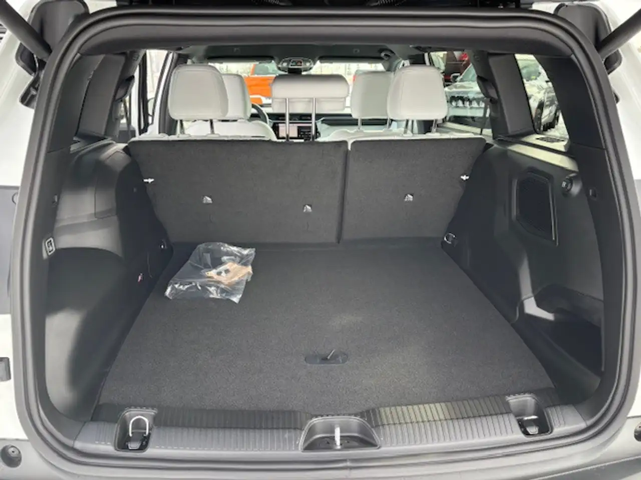Jeep Cherokee снимка Jeep Cherokee