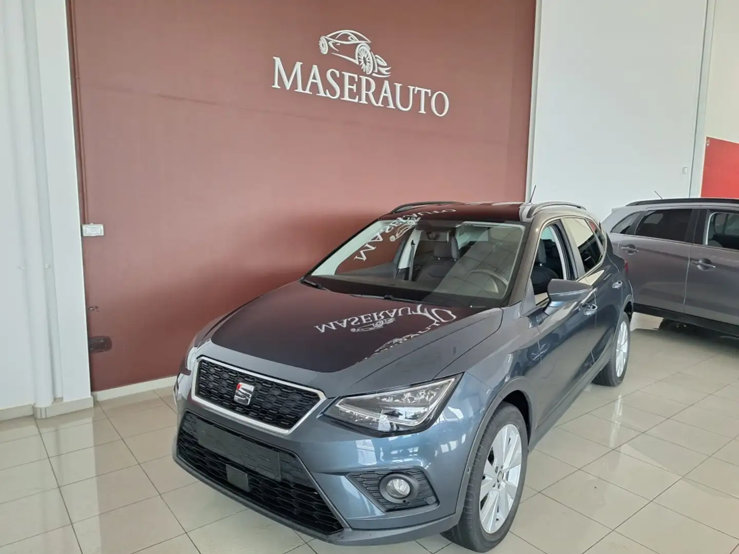SEAT Arona 1.6TDI CR S&S Style 95 Gris - 1