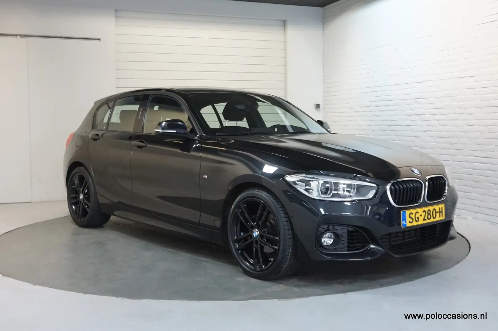 BMW 118 1-serie 118i Automaat | M-Pakket | Carplay | Alcan Noir - 2