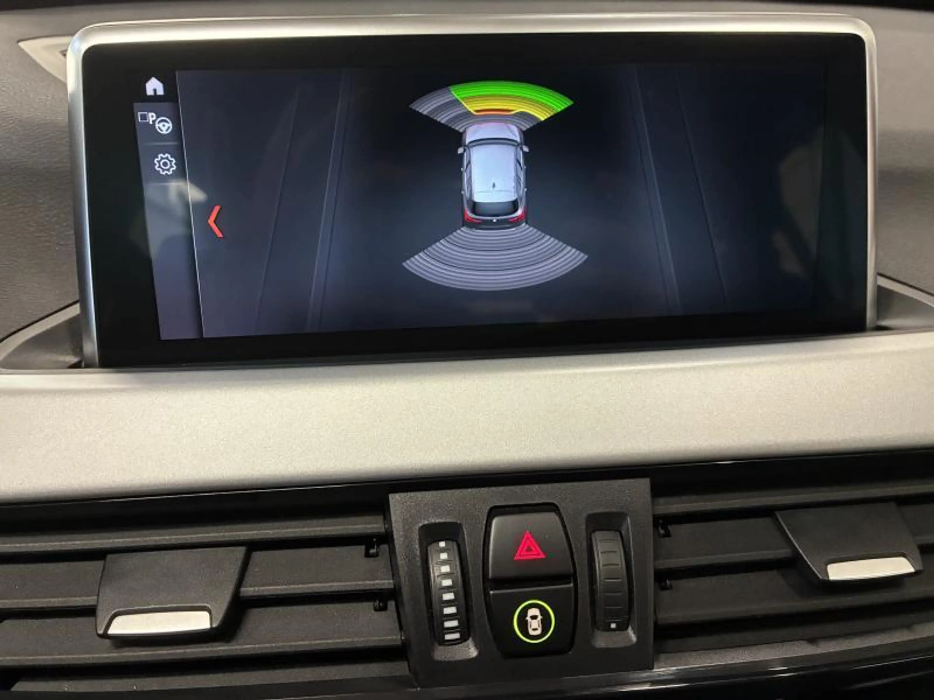 BMW X1 sDrive16d — photo 10