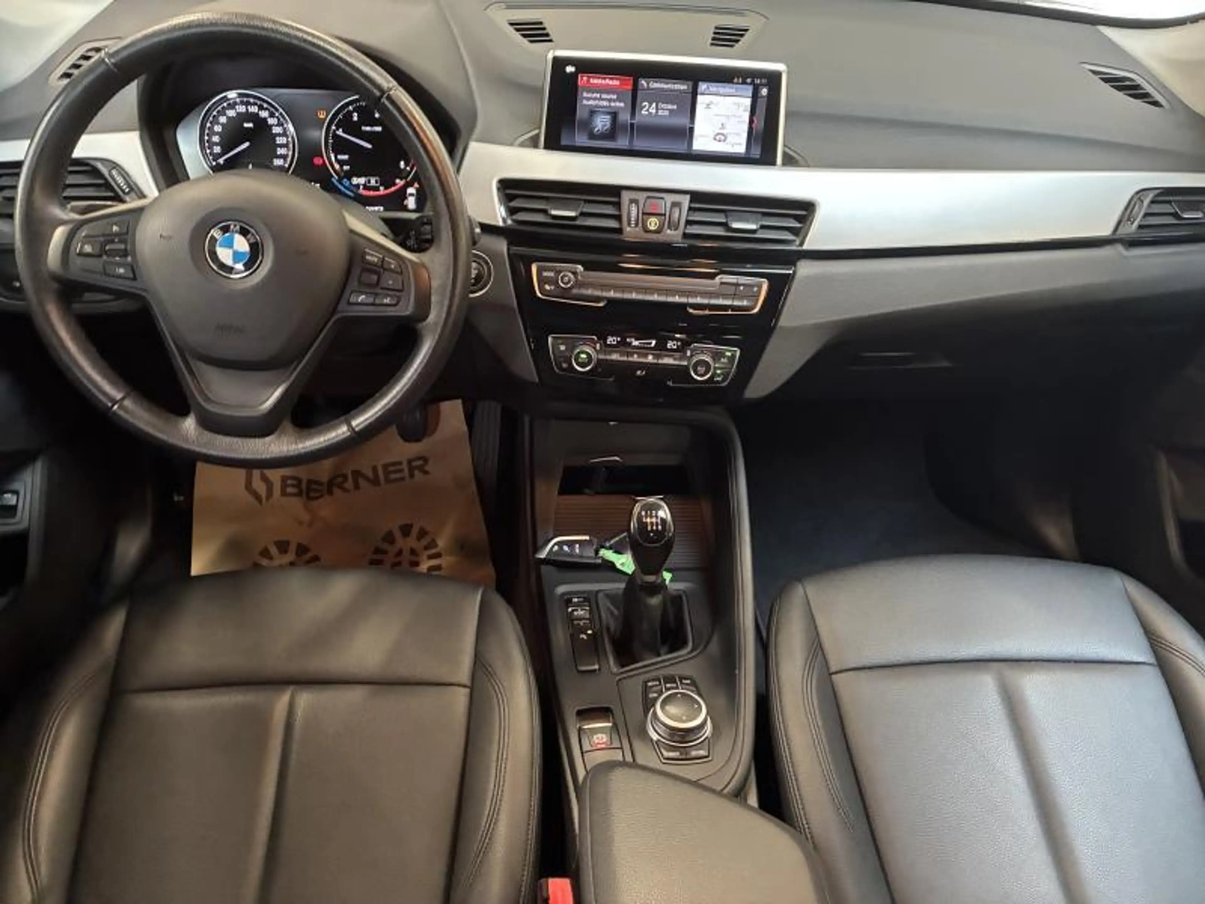 BMW X1 sDrive16d — photo 8