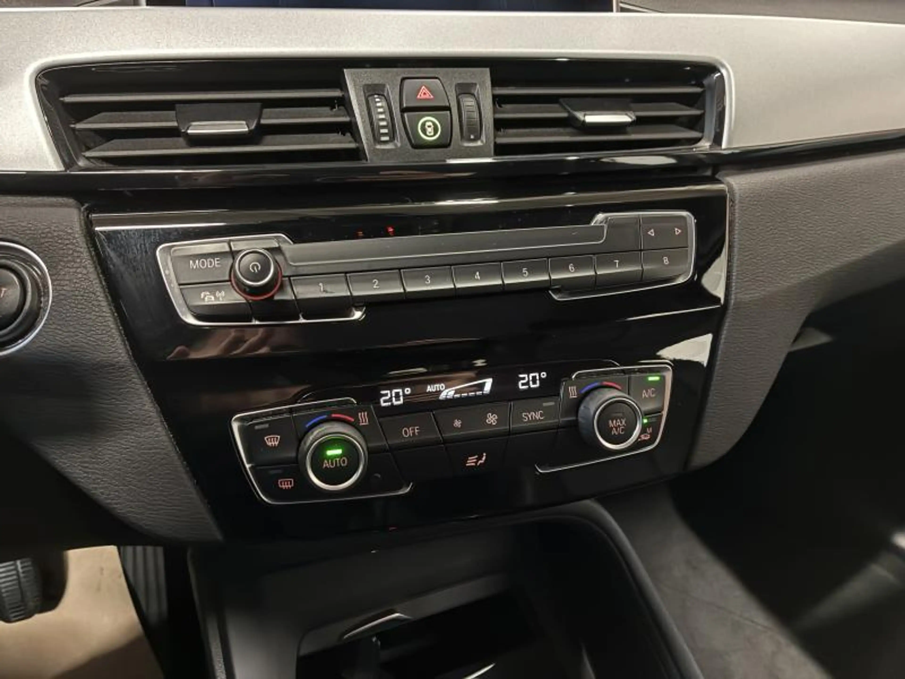 BMW X1 sDrive16d — photo 11