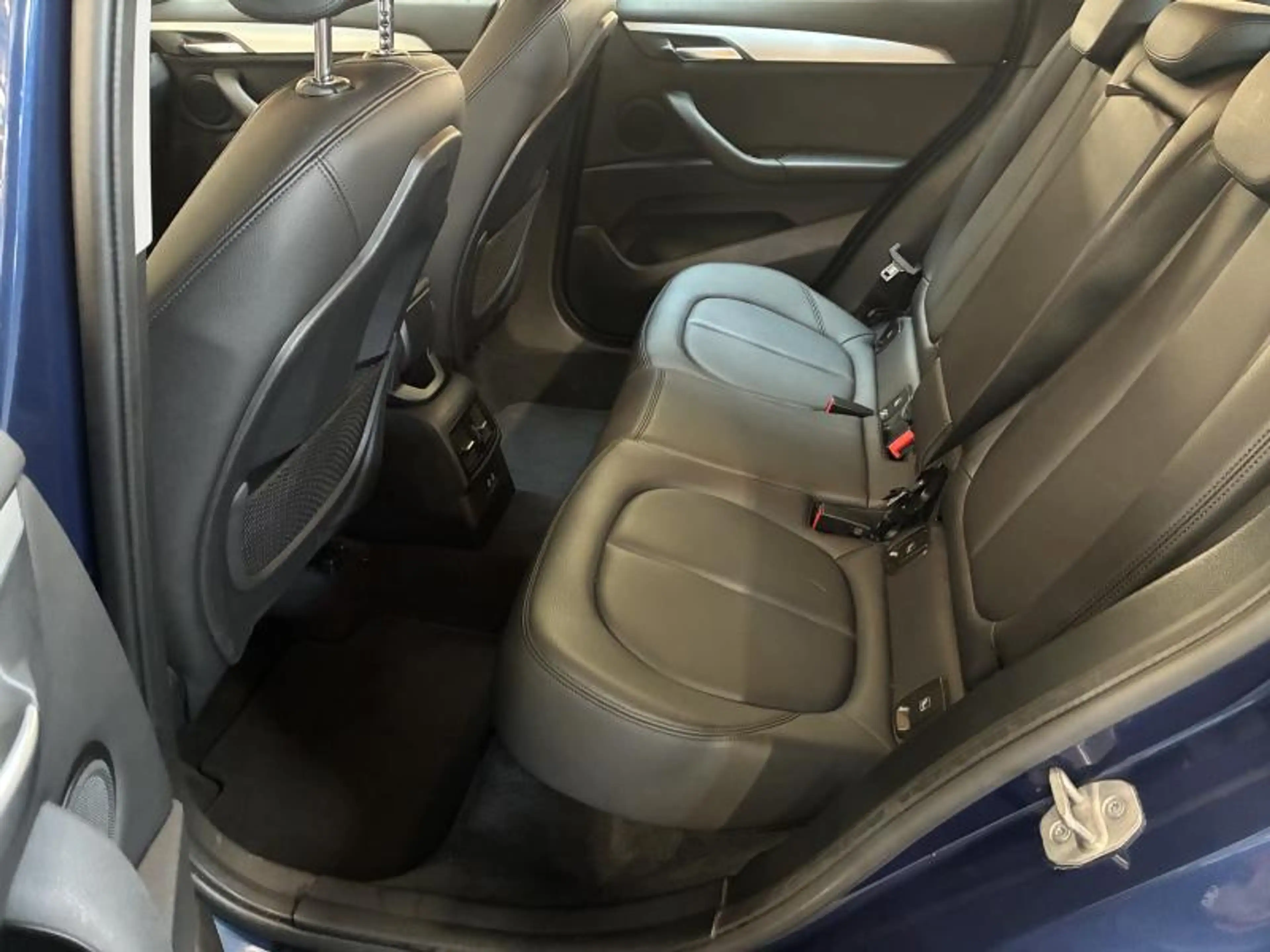 BMW X1 sDrive16d — photo 12
