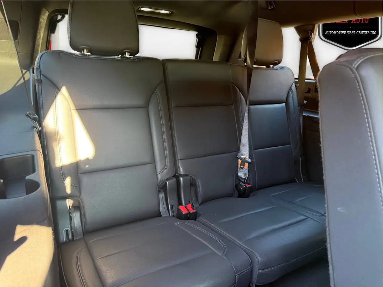 Chevrolet Suburban снимка Chevrolet Suburban