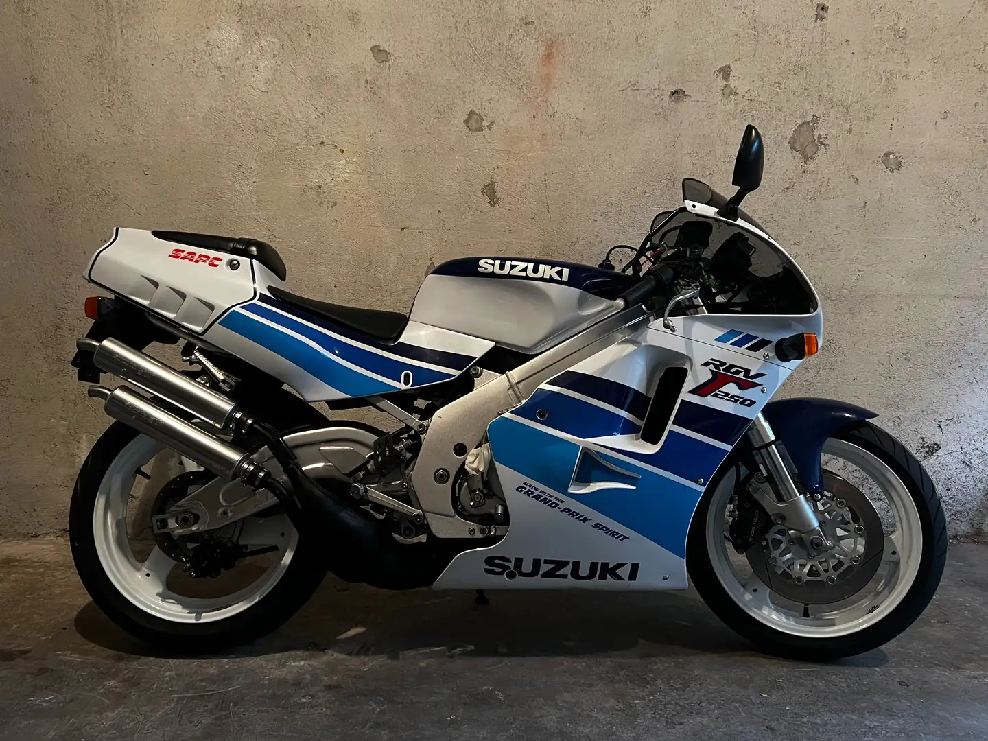 Suzuki RG 250 RGV250 1992 Modrá - 1