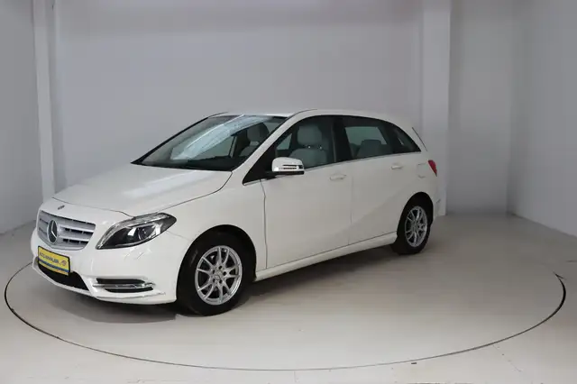 Mercedes-Benz B 180 BlueEFFICIENCY * Bi-Xenon * Navi * SHZ *