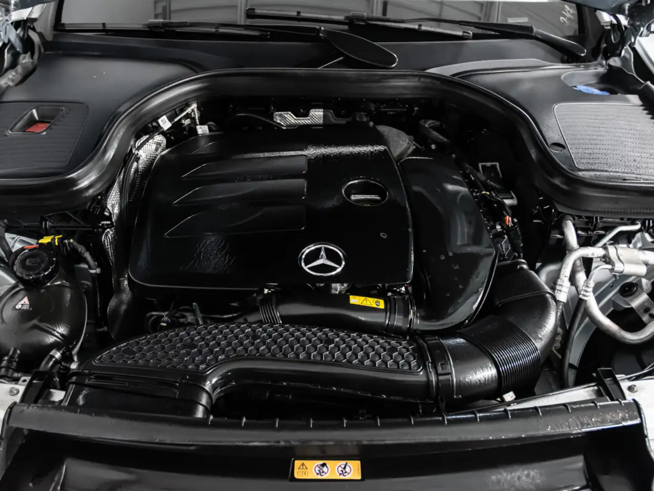 Mercedes-Benz GLC снимка Mercedes-Benz GLC