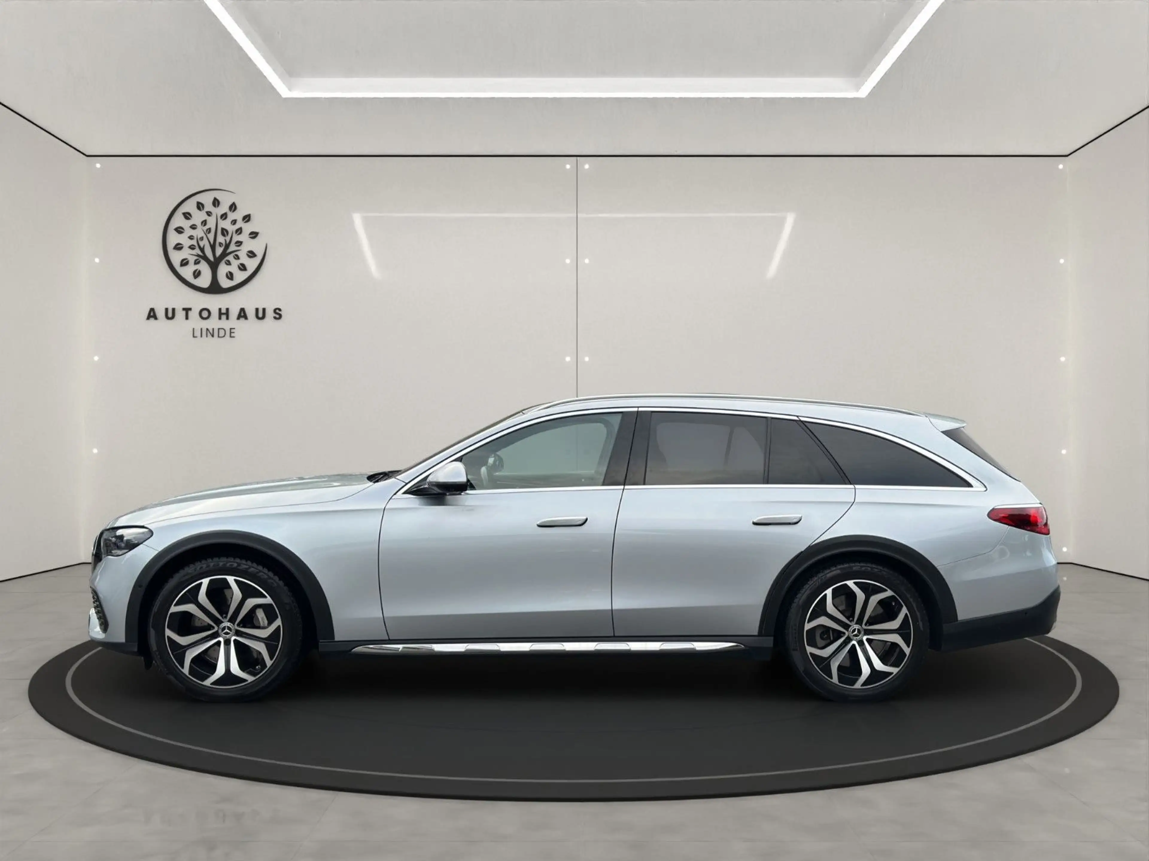 Mercedes-Benz E 450 E T-Modell d All-Terrain 4Matic Avantgarde — photo 2