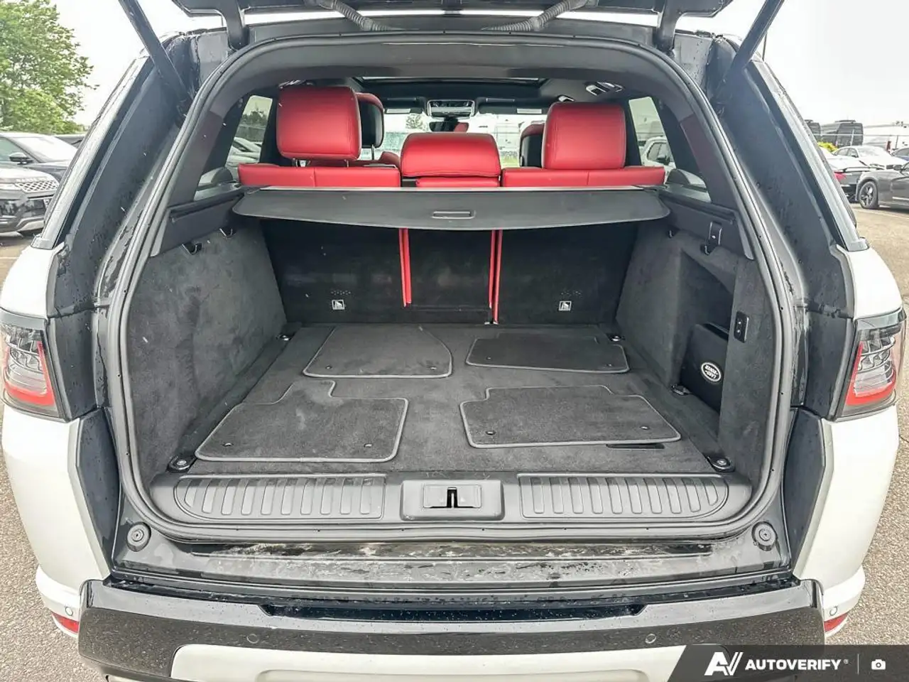 Land Rover Range Rover Sport снимка Land Rover Range Rover Sport