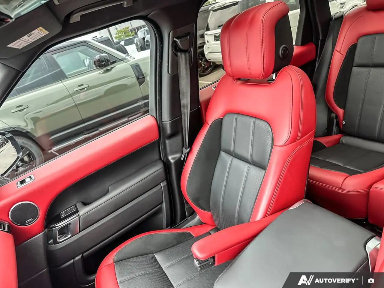 Land Rover Range Rover Sport снимка Land Rover Range Rover Sport