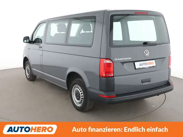 Volkswagen Transporter view 4