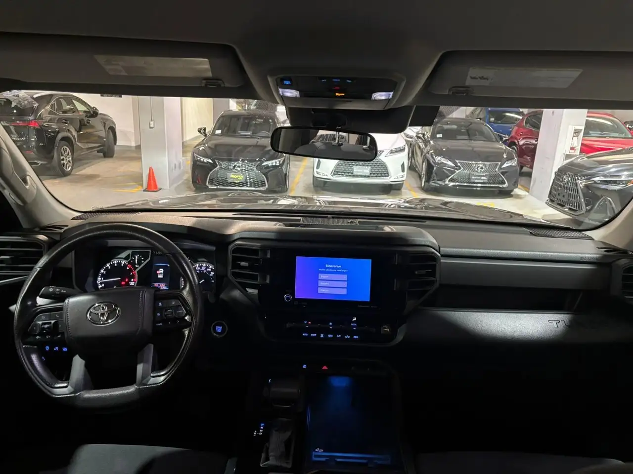 Toyota Tundra снимка Toyota Tundra