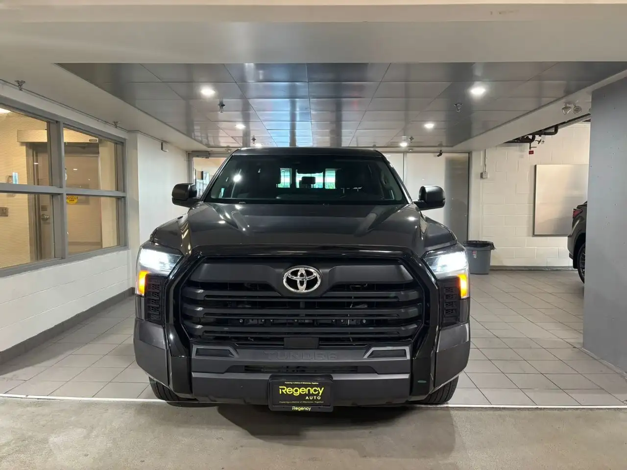 Toyota Tundra снимка Toyota Tundra