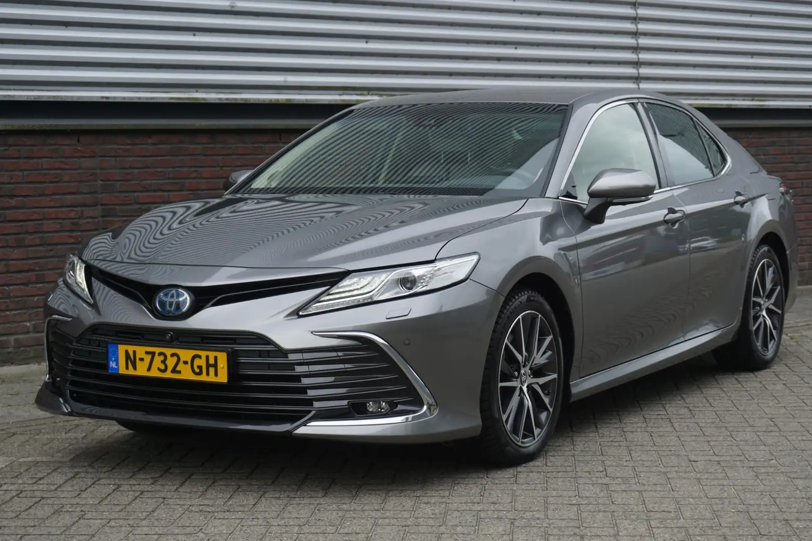 Toyota Camry 2.5 Hybrid Premium|100% Dealeronderhouden|1e Eig.| Gris - 1