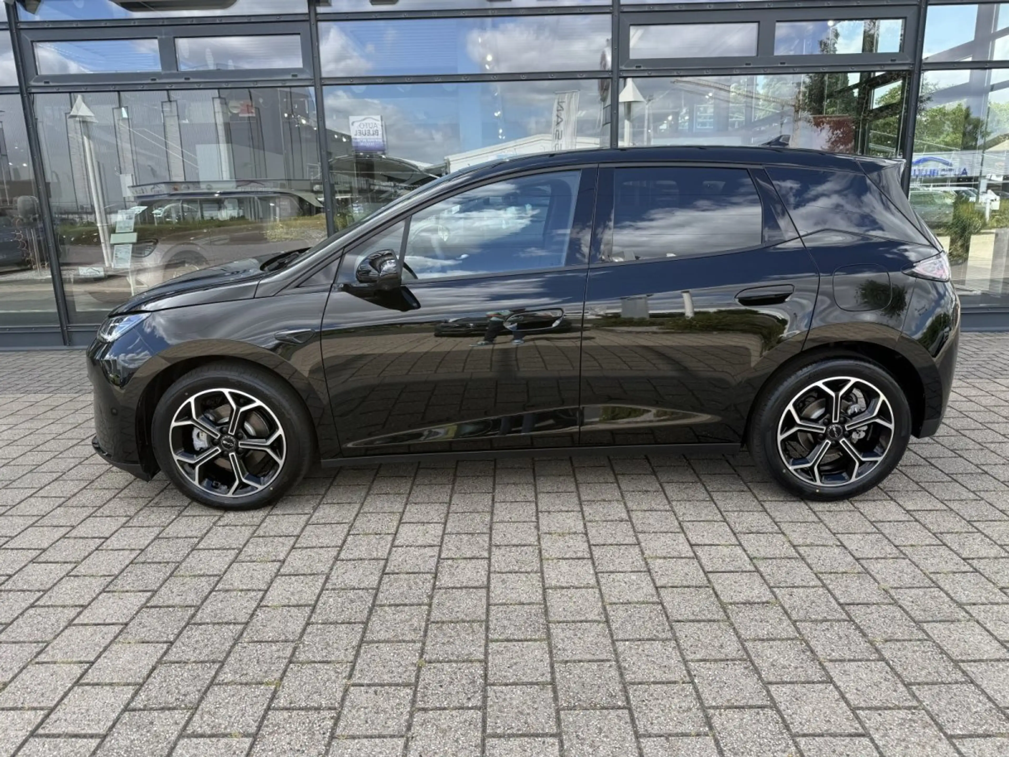 BYD Dolphin G DM-i Comfort*18,3 kWh *Glasdach*Head-Up*360Grad — photo 2