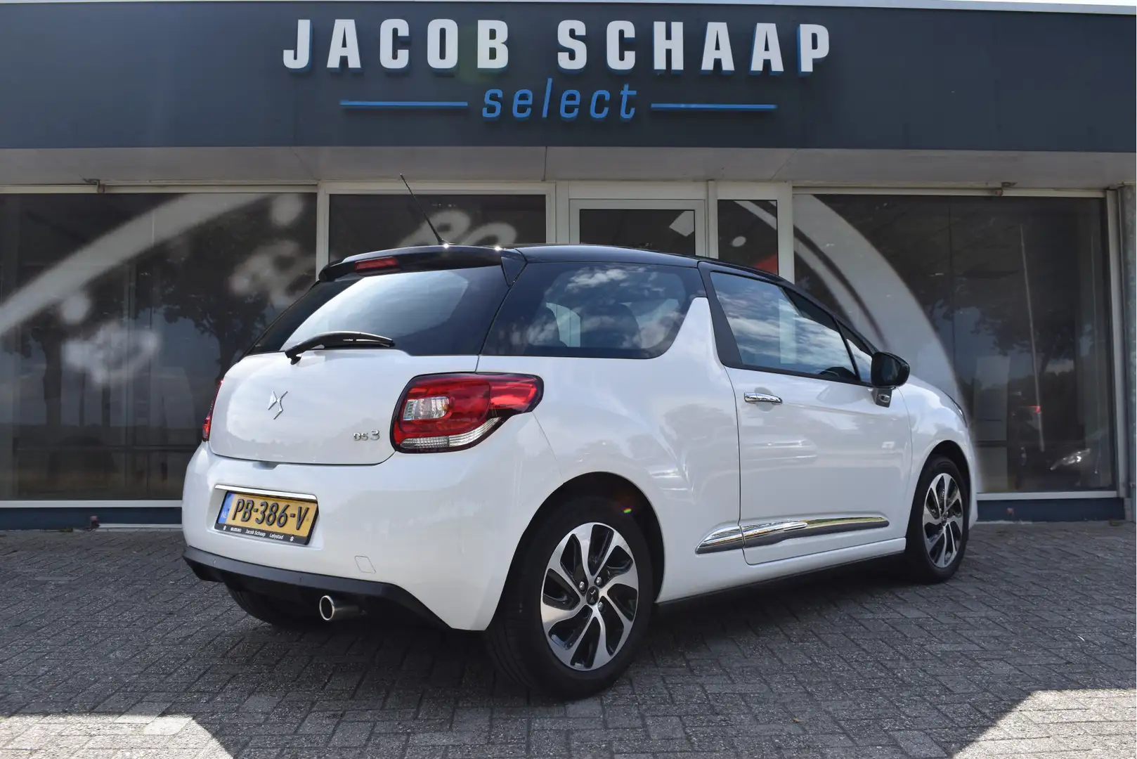 DS Automobiles DS 3 1.2 PureTech So Chic / Airco / Cruise control / 16 Wit - 2