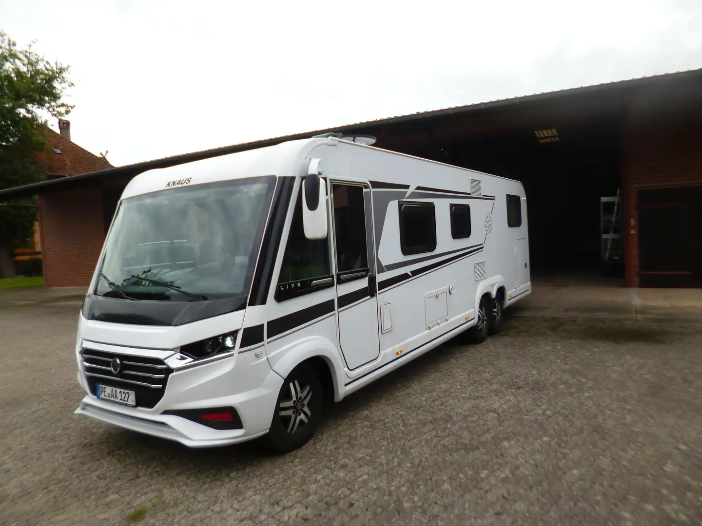 Knaus 900 Live 9 G Automatik, AHK, Hub-Stützen Weiß - 1