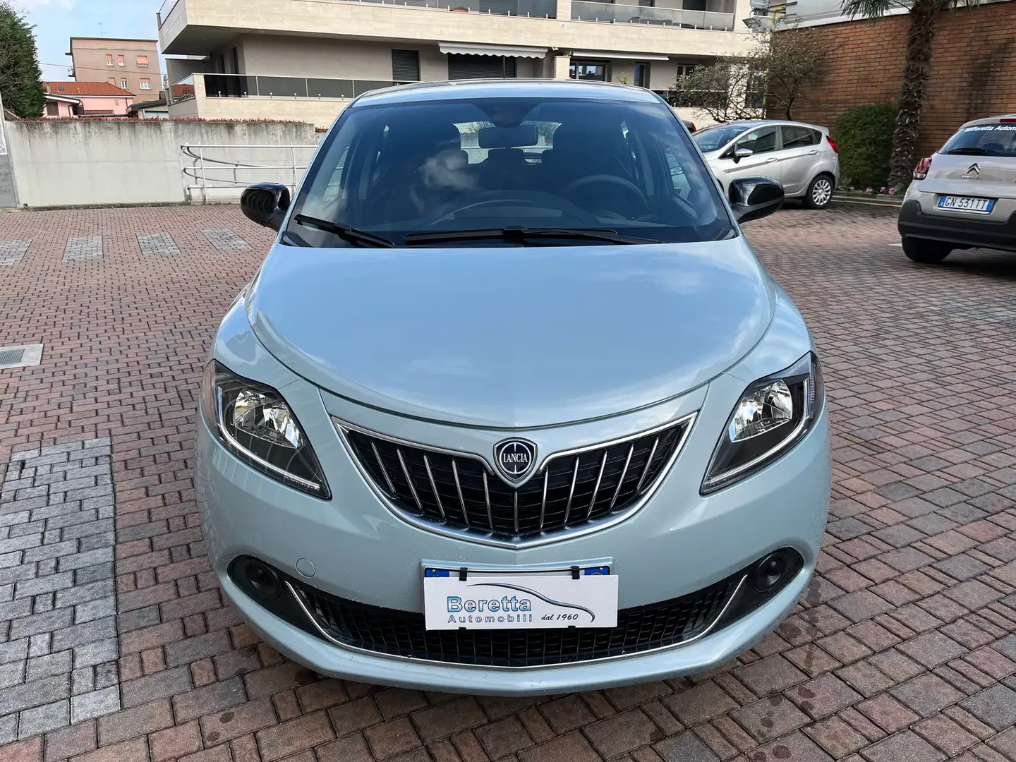 Lancia Ypsilon 1.0 firefly hybrid Platino 70cv Grün - 2