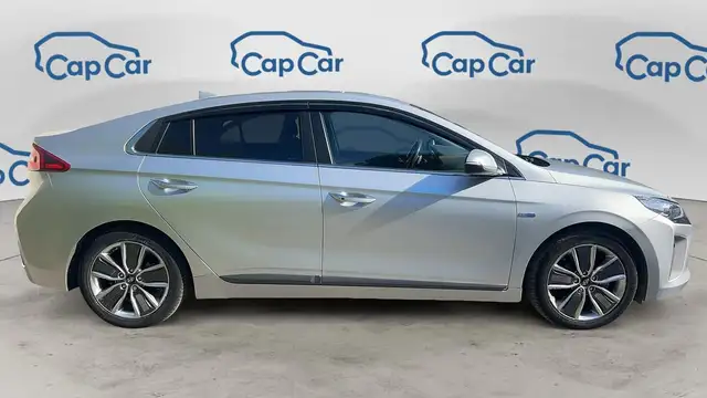 Hyundai Ioniq view 4
