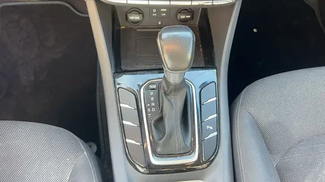 Hyundai Ioniq view 13