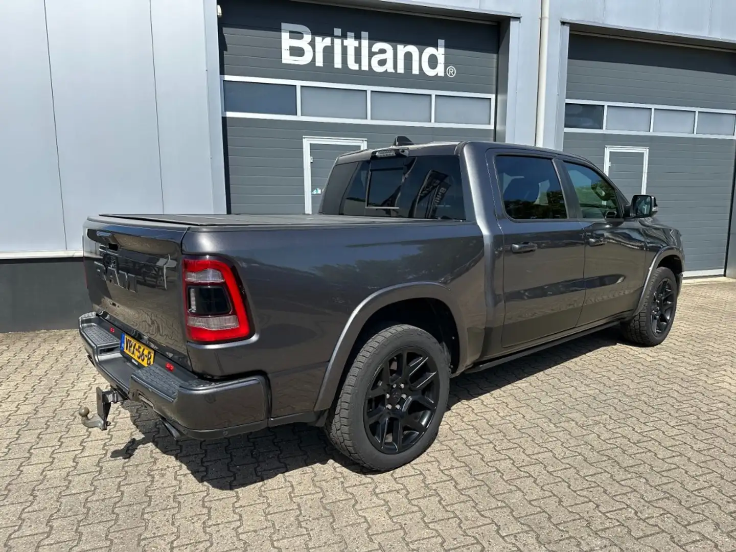 Dodge RAM 5.7 V8 4x4 LPG LARAMIE SPORT bj2021 *Pano *Adaptiv Grau - 2
