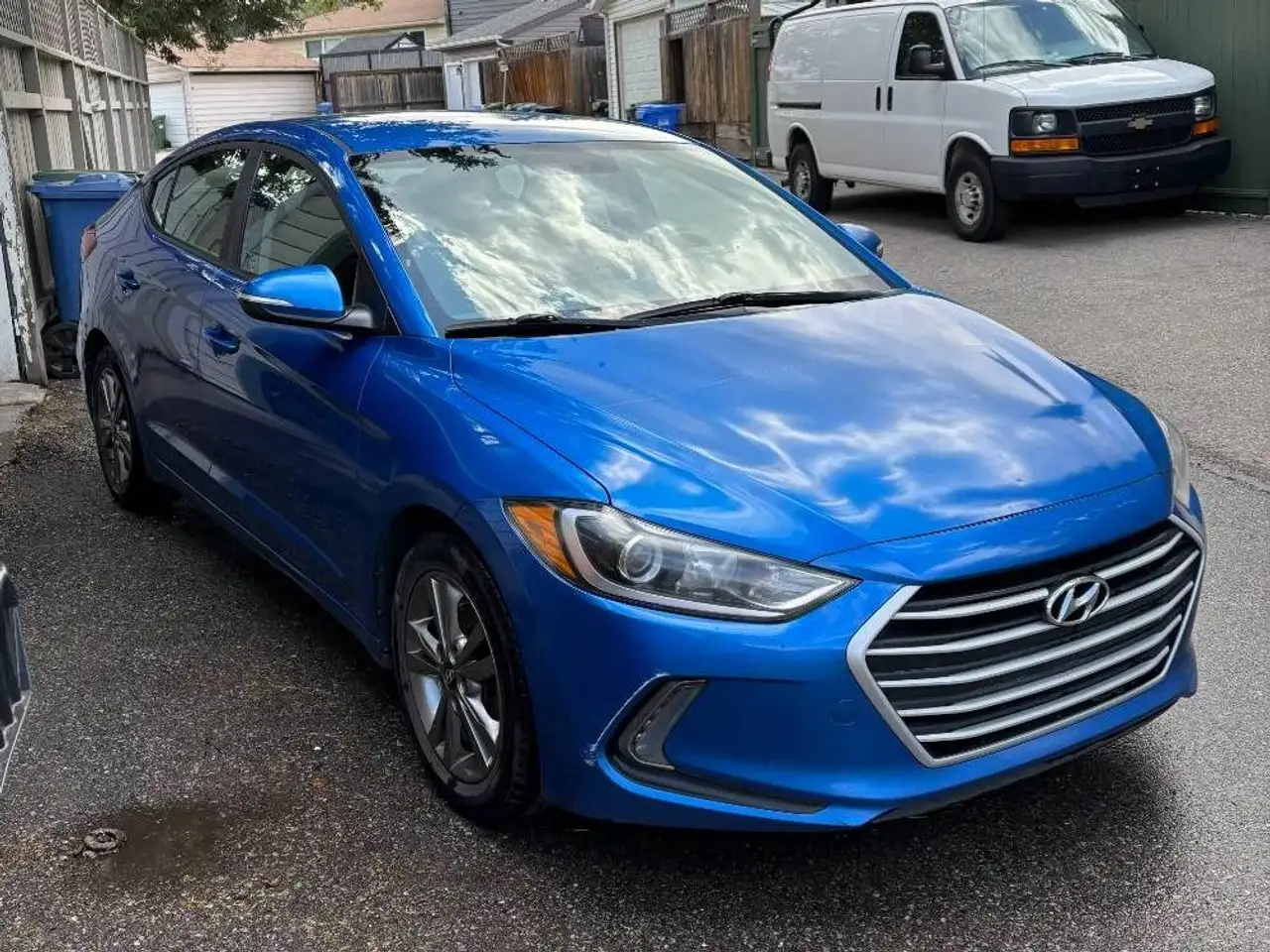 Hyundai ELANTRA photo Hyundai ELANTRA