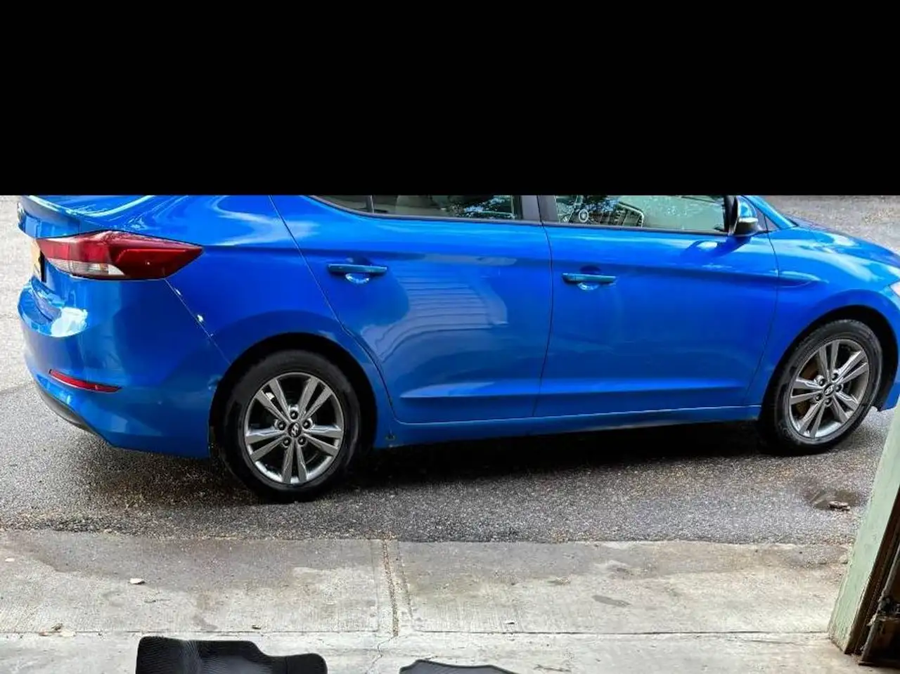 Hyundai ELANTRA photo Hyundai ELANTRA