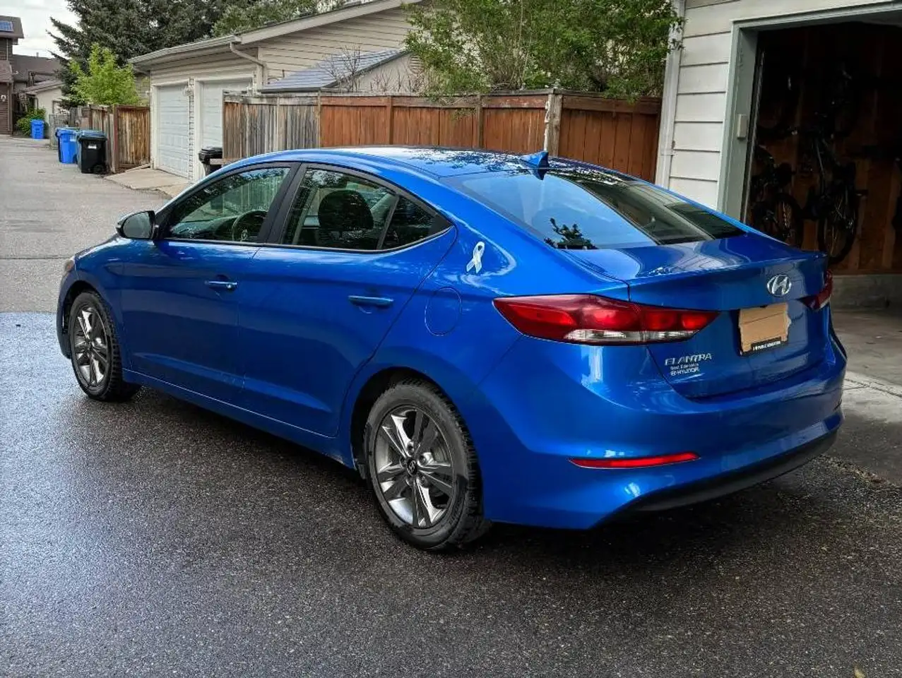 Hyundai ELANTRA photo Hyundai ELANTRA