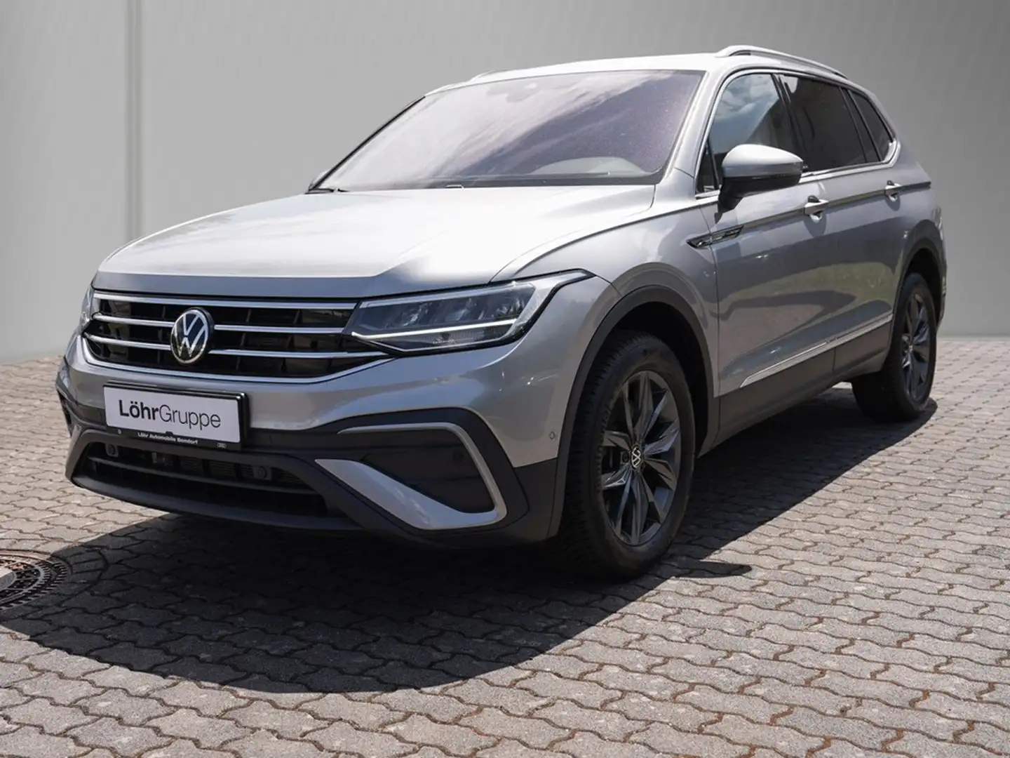 Volkswagen Tiguan Allspace 2.0 TDI DSG 4Motion Move 7-Sitzer *AHK*LED*Navi... Silber - 2