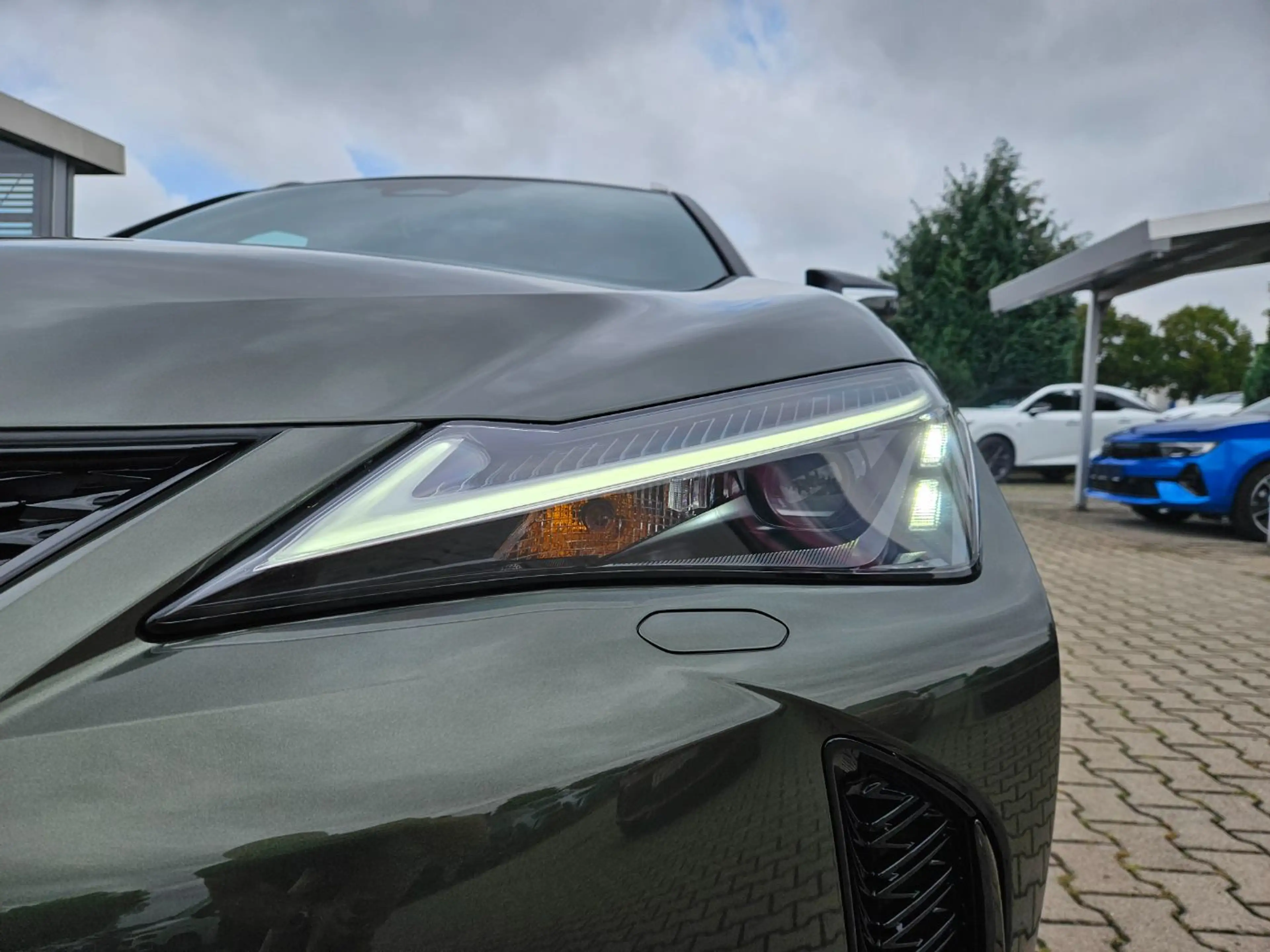 Lexus UX 300h F-Sport Design ACC+LED+Navi+SHZ+LM — photo 5