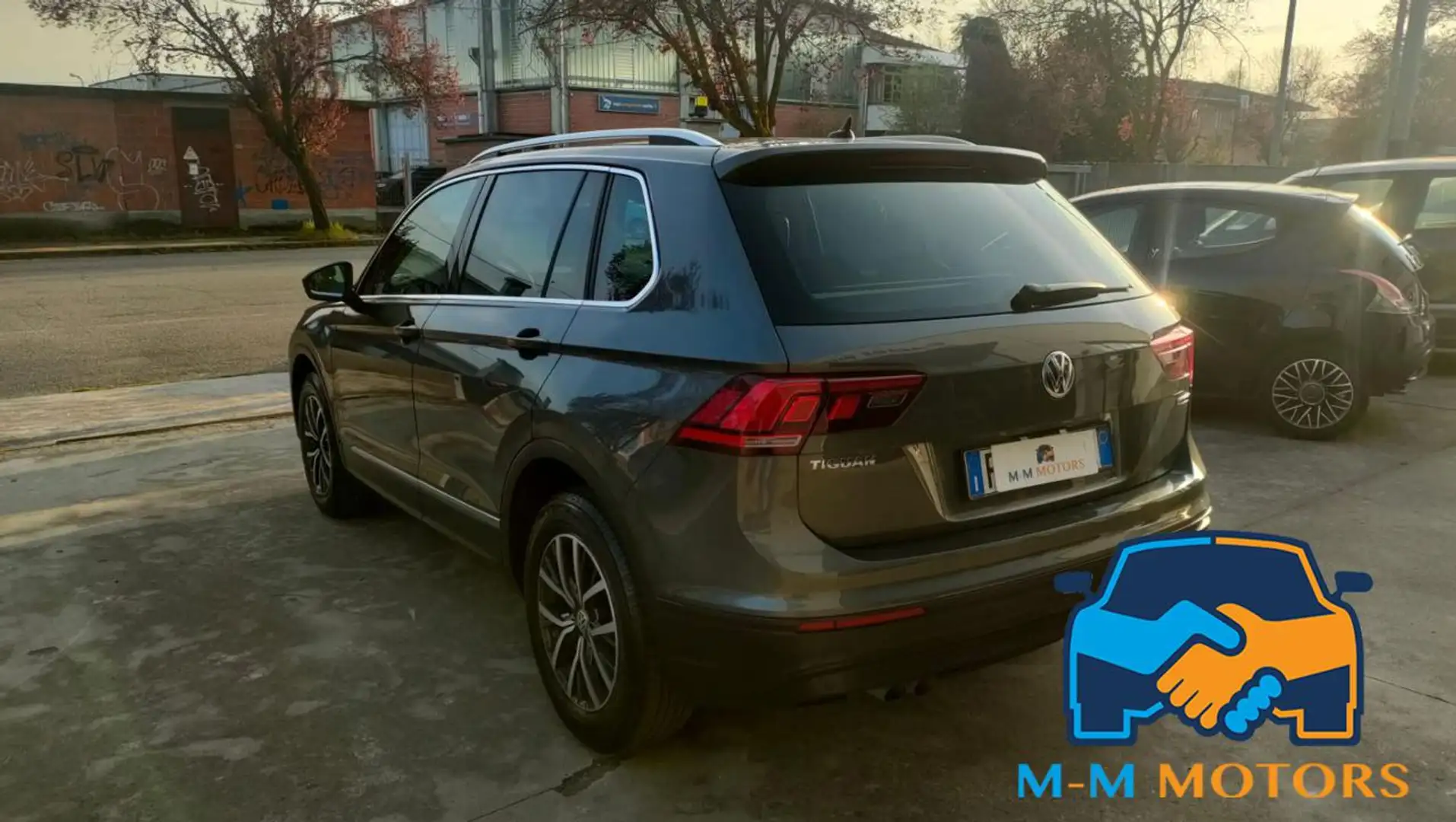 Volkswagen Tiguan 2.0 TDI SCR DSG 4MOTION Sport BMT Gris - 2