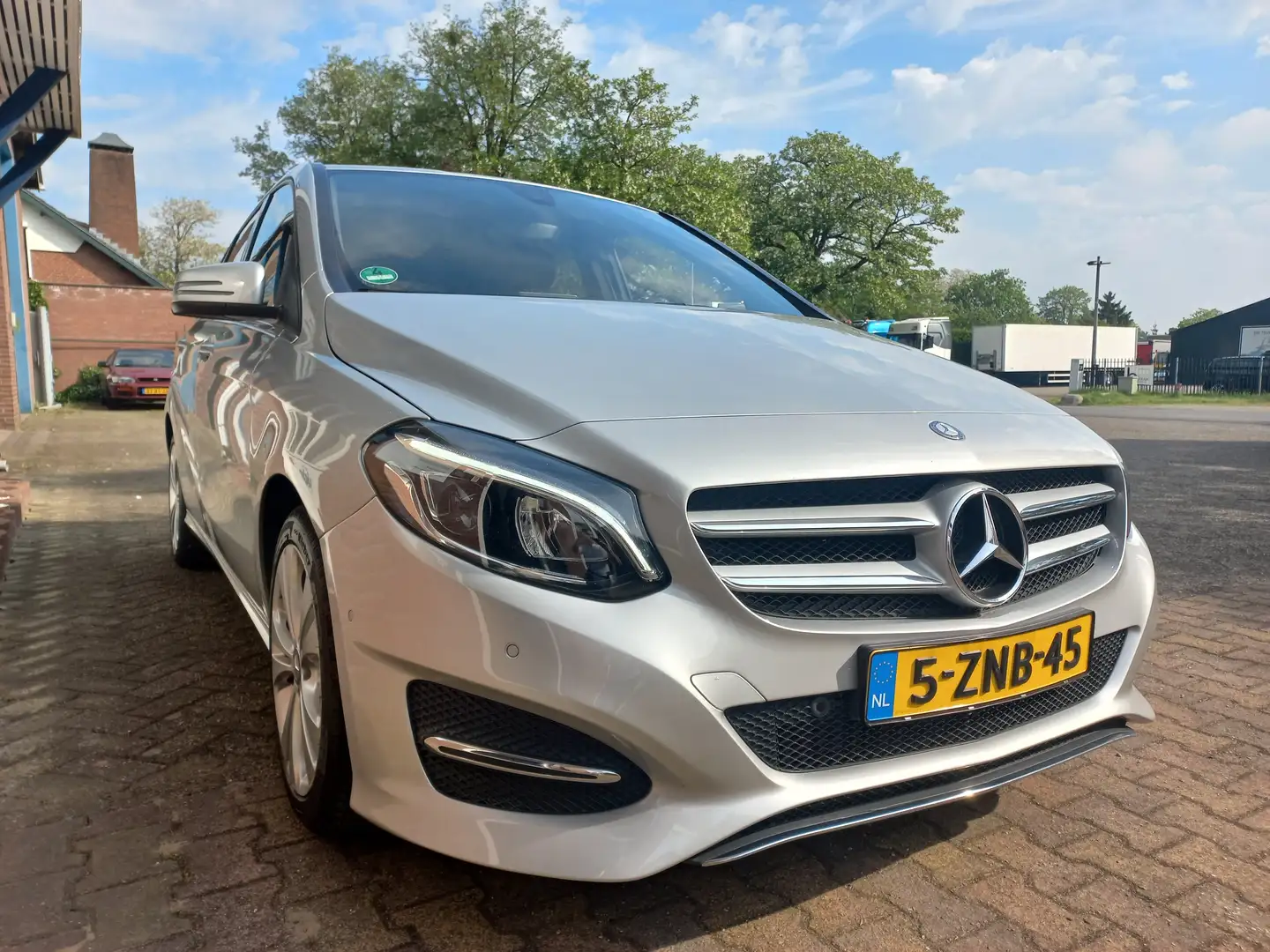 Mercedes-Benz B 180 Ambition Stříbrná - 2