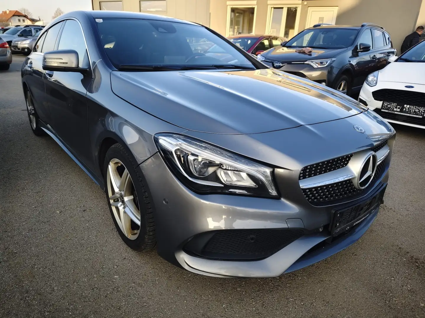Mercedes-Benz CLA 220 CLA 220 CDI / d (117.903) Grau - 2