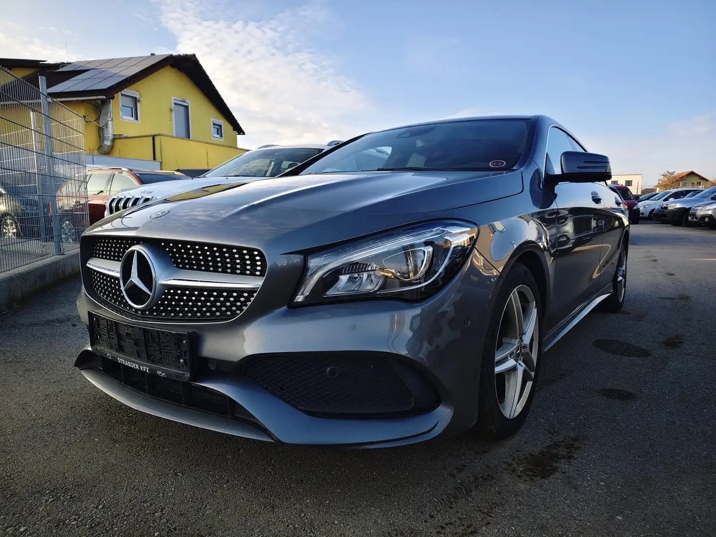 Mercedes-Benz CLA 220 CLA 220 CDI / d (117.903) Grau - 1