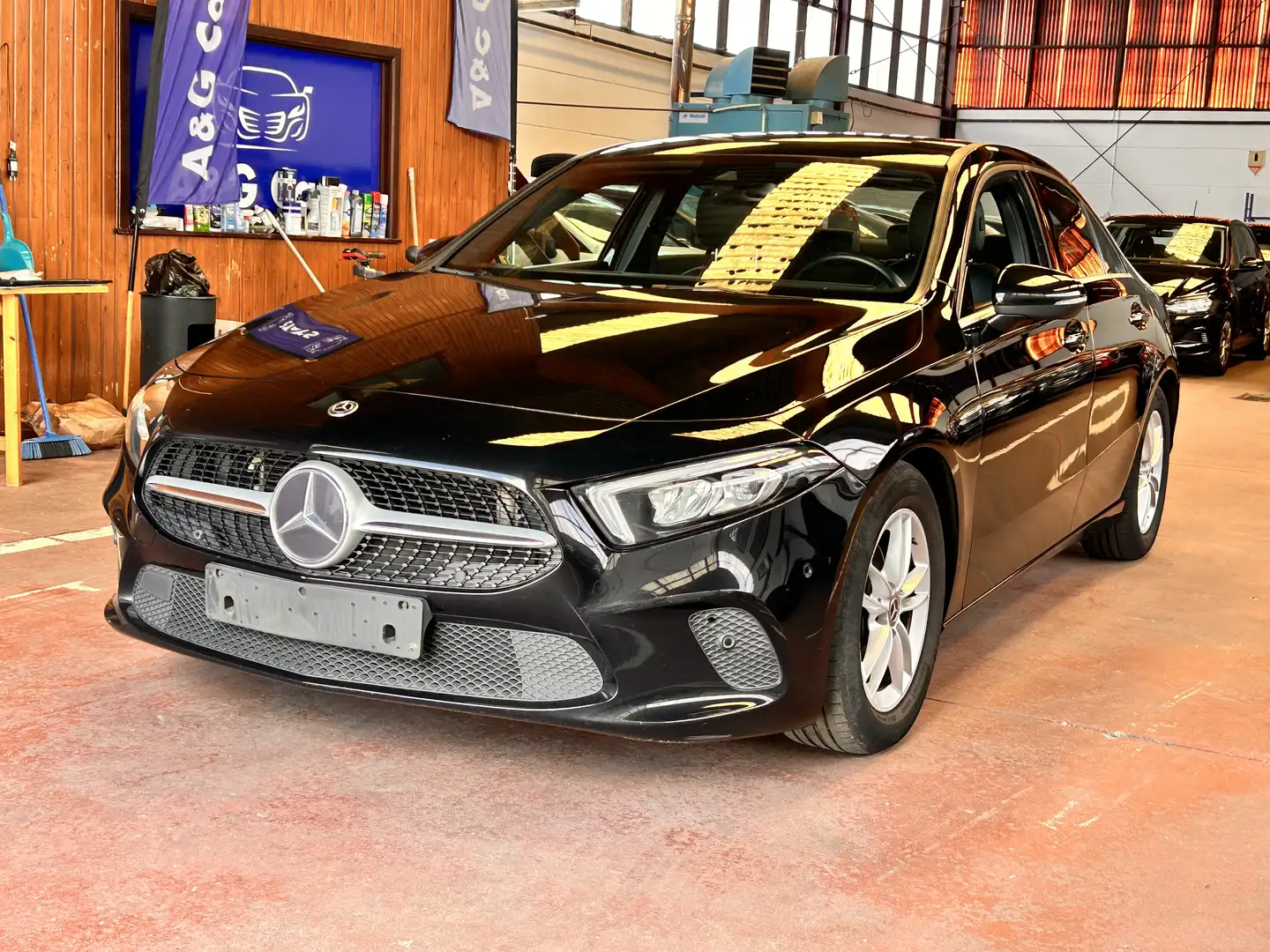 Mercedes-Benz A 180 180d 7G-DCT Schwarz - 1