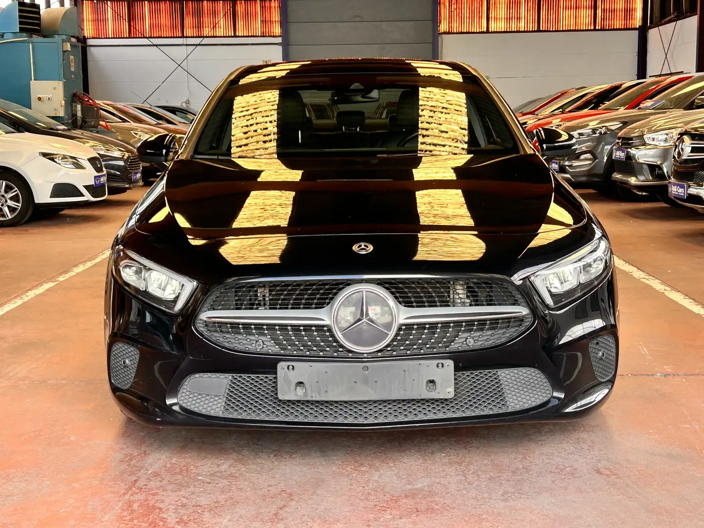 Mercedes-Benz A 180 180d 7G-DCT Schwarz - 2